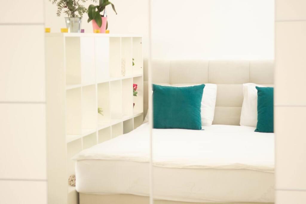 Cute And Sunny Studio - Central Location Сараєво Екстер'єр фото