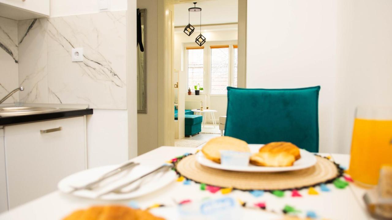 Cute And Sunny Studio - Central Location Сараєво Екстер'єр фото